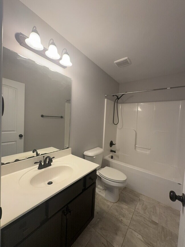 Building Photo - 1115 Westmoreland Dr