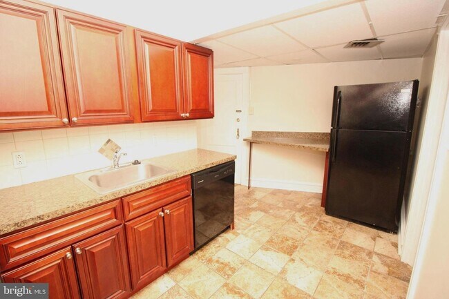 Building Photo - 7876 Spring Ave