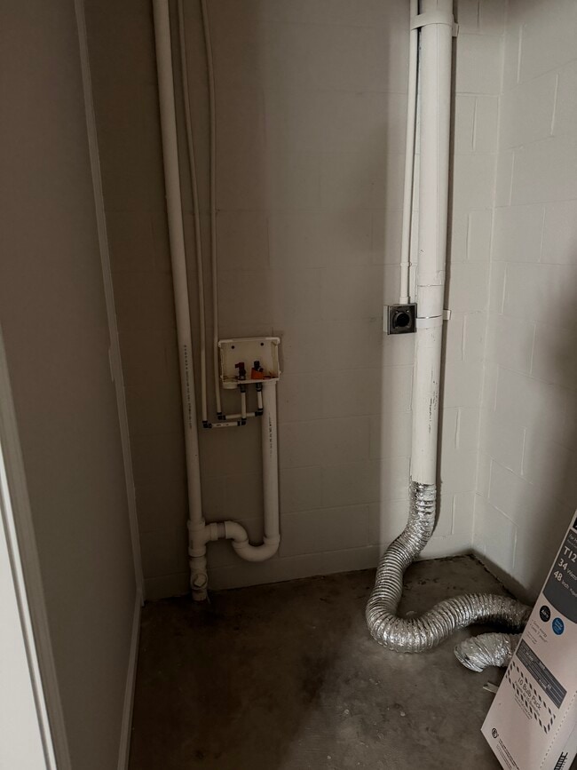 Building Photo - 18648 Nantz Rd