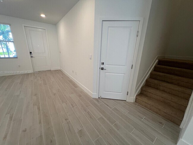 Building Photo - 109 SW 170th Ave