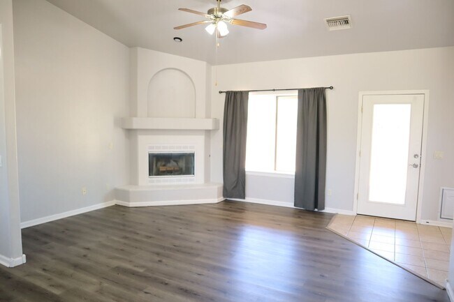 Building Photo - Livable, Lovable, & Available!