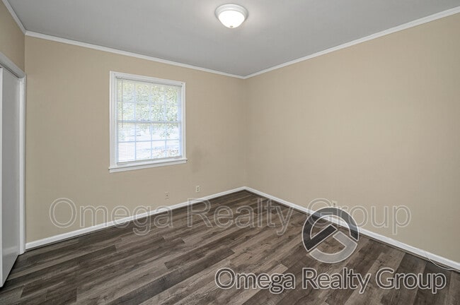 Building Photo - 3215 Walton Dr