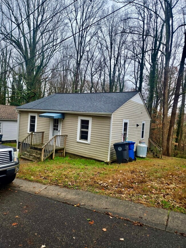 Building Photo - 606 M St