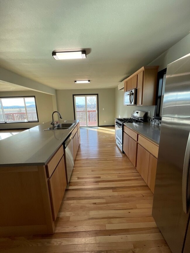 Building Photo - Country Living - 3 Bedroom / 2 Bathroom Ho...