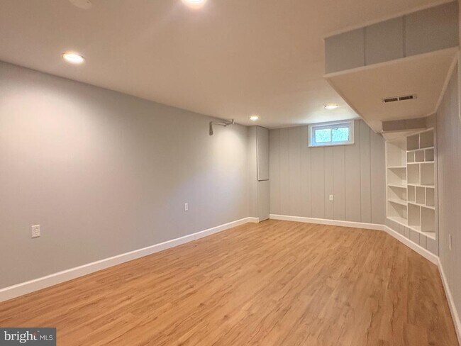 Building Photo - 3517 56th Pl