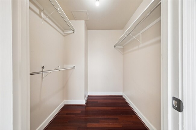 Building Photo - 5000 Montrose Blvd