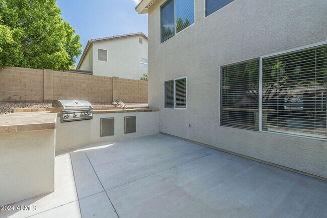 Building Photo - 6326 W El Cortez Pl