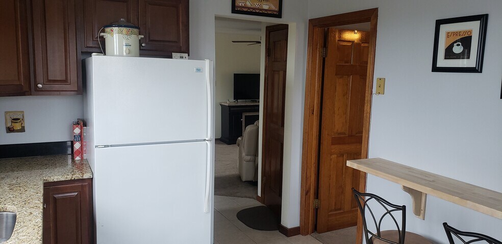 Building Photo - 19 Crest Ave