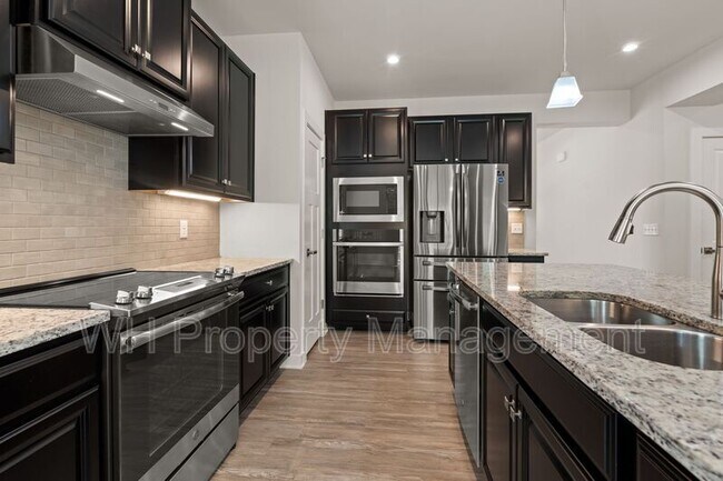 Building Photo - 441 Chinook Dr