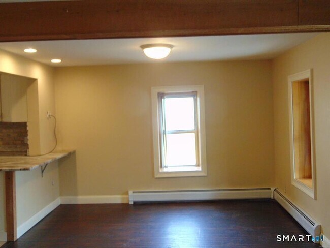 Building Photo - 446 Fall Mountain Rd