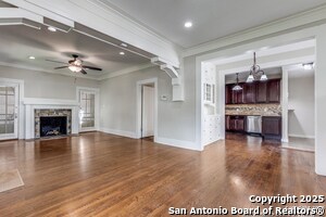 Building Photo - 330 W Gramercy Pl