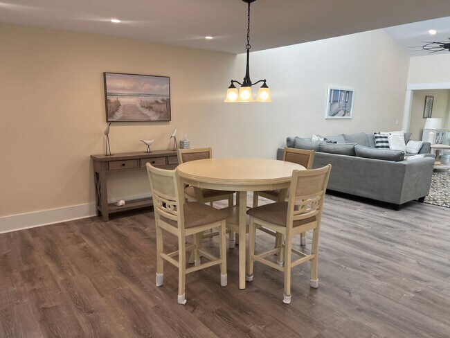 Building Photo - Briarwood Villa - One Level, Golf View