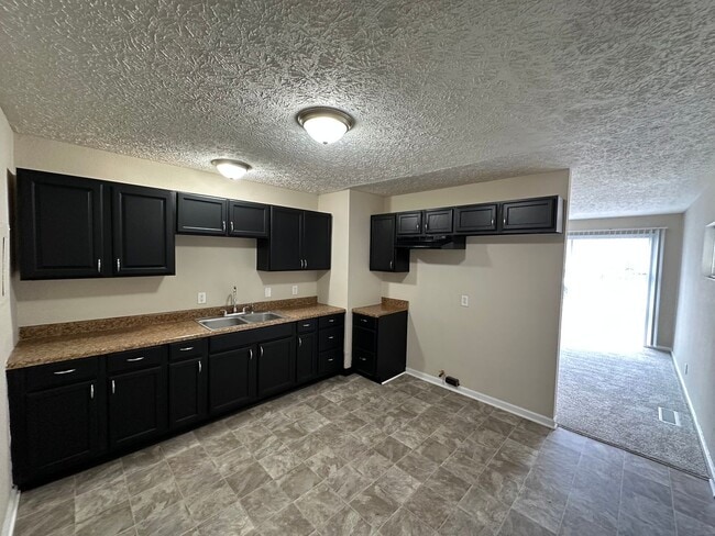 Building Photo - 3 Bed / 1.5 Bath Home located in Lawrence Township!