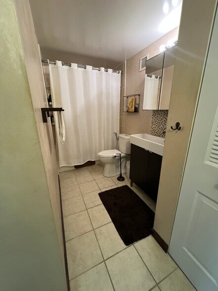 Bathroom - 165 Quincy Shore Dr