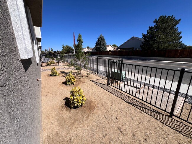 Building Photo - Charming & NEW! 2/2/2 Townhome in Gardnerville