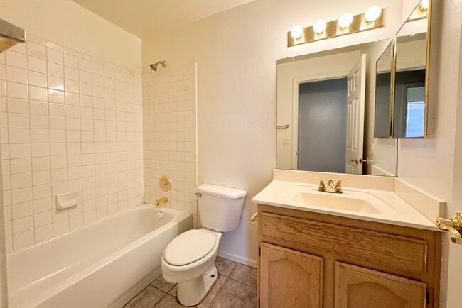 Building Photo - 3Bed/2Bath House at 63rd/Northern Ave! $19...