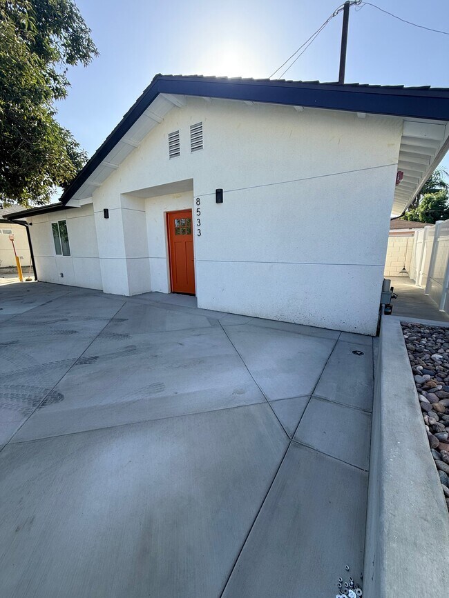 Building Photo - 8531 Orange St
