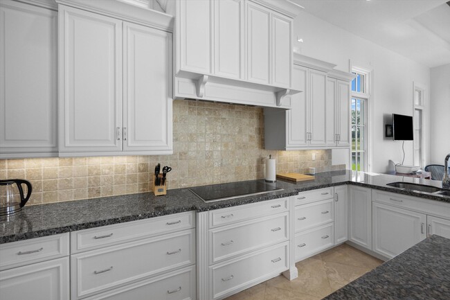Building Photo - 12200 Sunnydale Dr