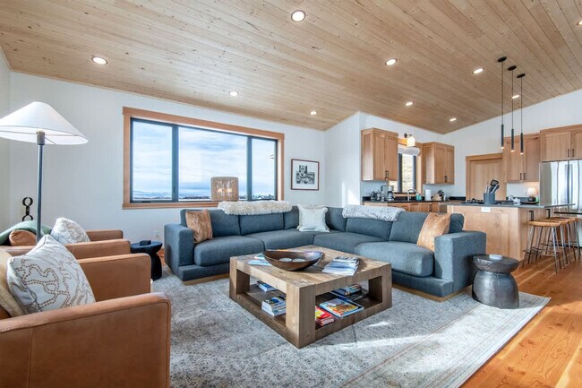 Building Photo - 3402 Alta Vista Dr