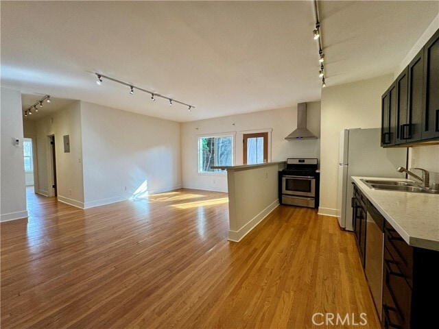 Building Photo - 1216 N Kenmore Ave