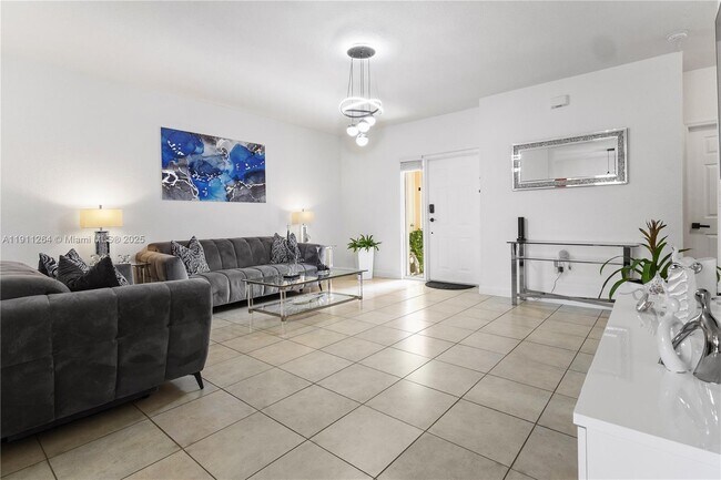 Building Photo - 2741 NE 4th St