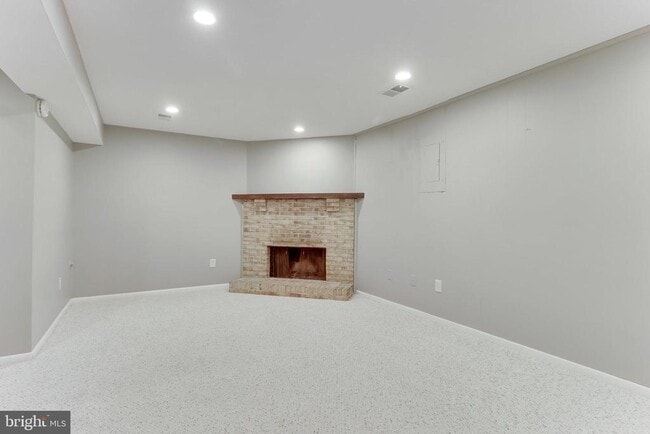 Building Photo - 141 W Annandale Rd