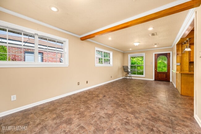 Building Photo - 2020 Clover Ln