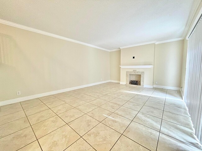 Building Photo - 221 Lake Arbor Dr