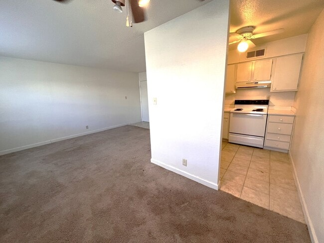 Building Photo - Spacious 1 Bedroom 1 Bath in the heart of Coralville!