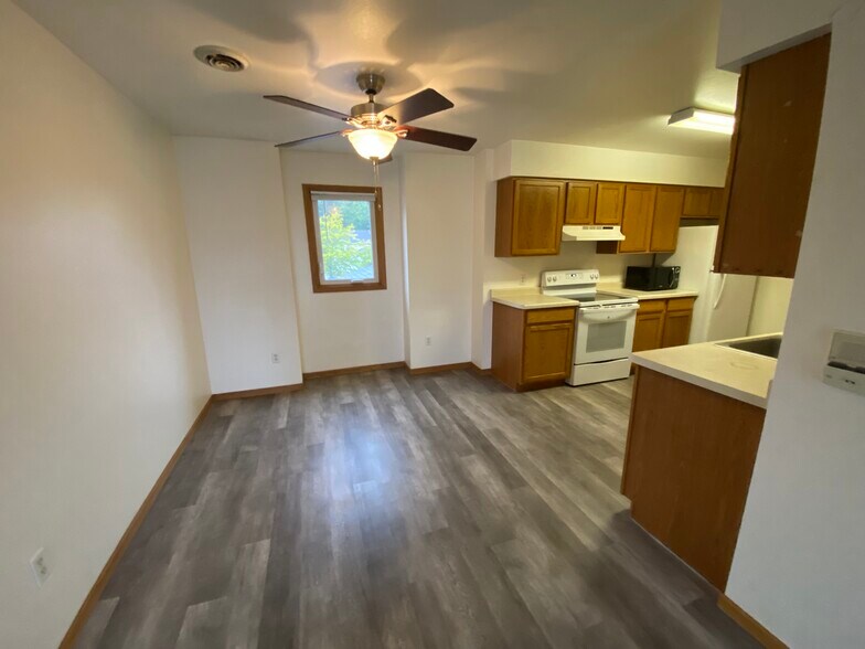 Building Photo - 523 Trail Side Dr