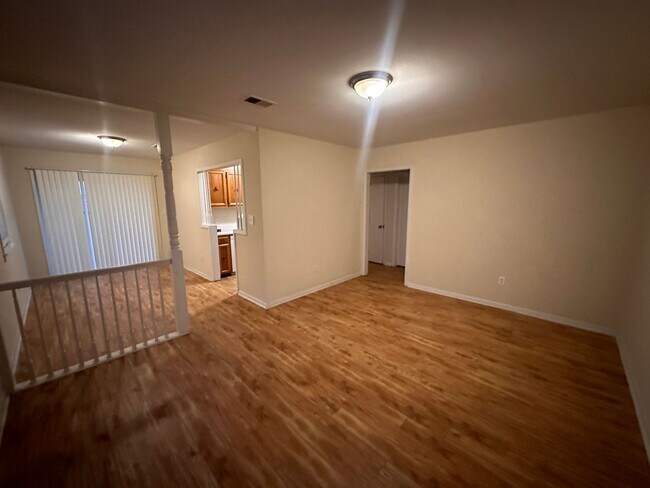 Building Photo - 801 Montclair Dr