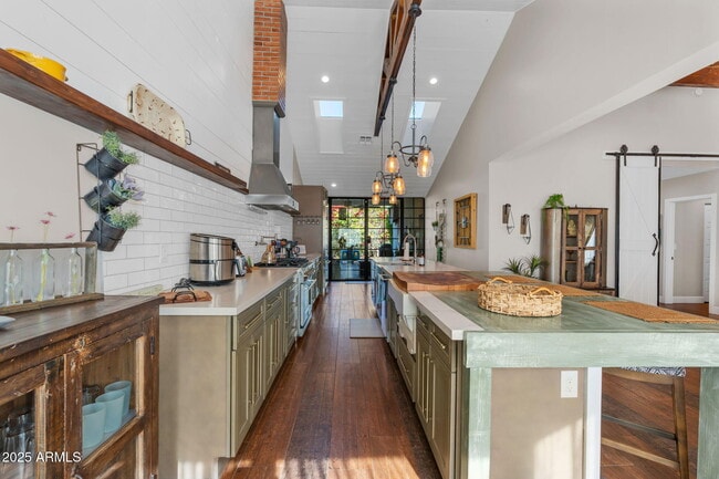 Building Photo - 4402 E Turney Ave