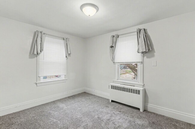 Building Photo - 218-222 S Sporting Hill Rd