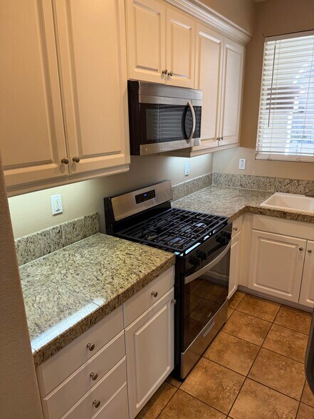 Building Photo - 33710 Willow Haven Ln