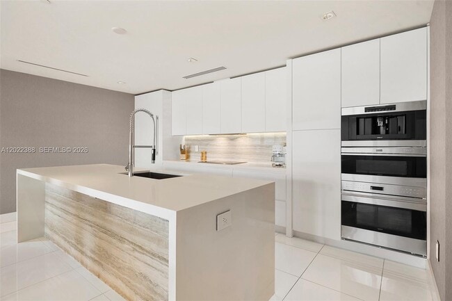Building Photo - 102 24th St