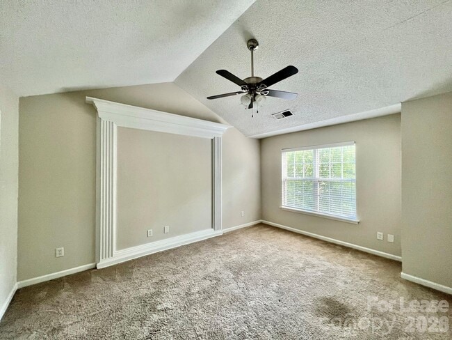 Building Photo - 8433 Southgate Commons Dr