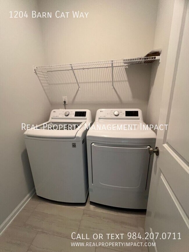 Building Photo - 1204 Barn Cat Way