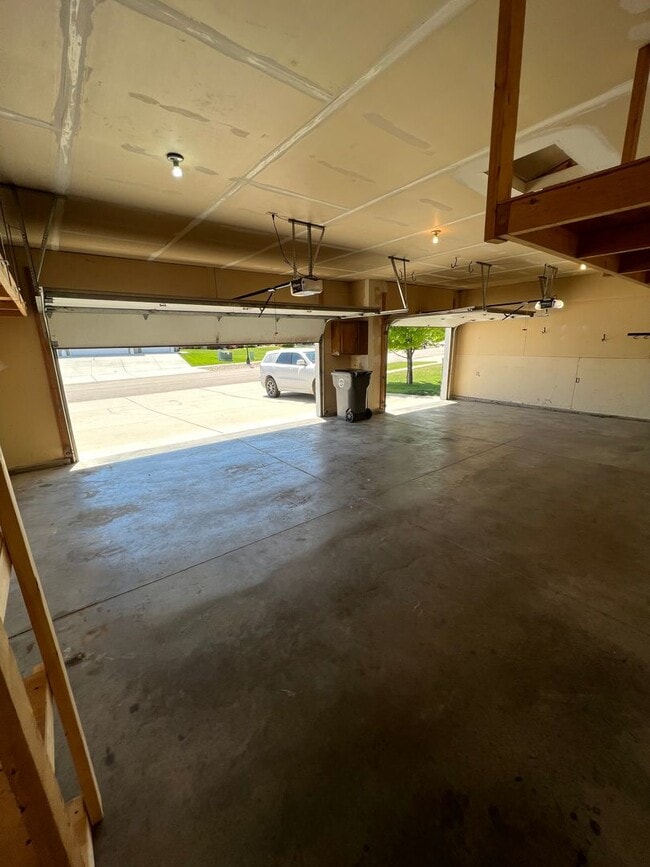 Building Photo - Big, Beautiful Home in Black Hawk/Summerse...