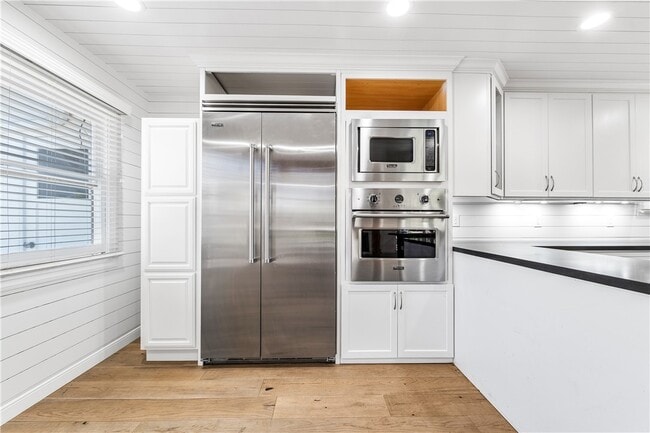 Building Photo - 1281 La Colina Dr
