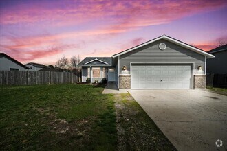 Building Photo - Stunning 3 bdrm 2 bath  Hayden Home!