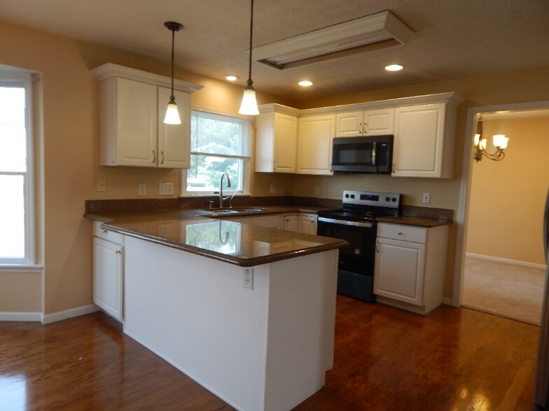 Building Photo - 20 Lexington Ct