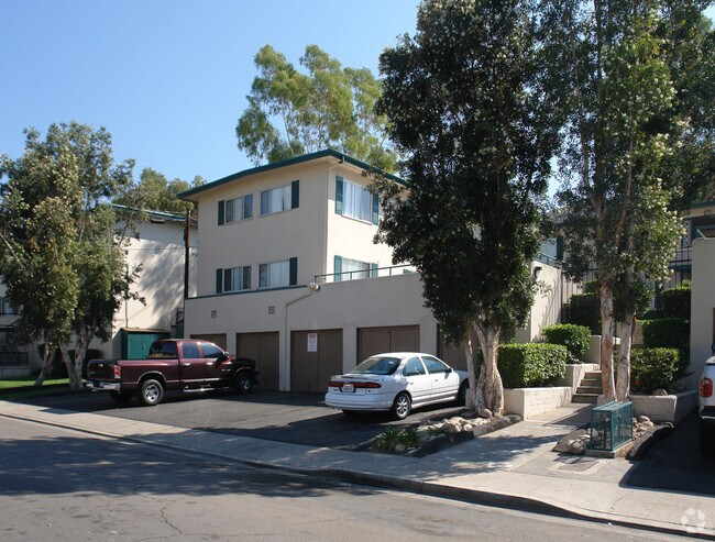 Primary Photo - 5727-5729 Bates St