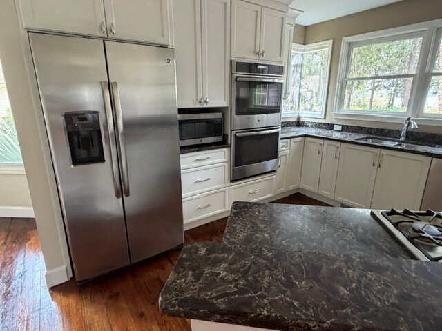Building Photo - Amazing Four Bedroom Home Located Close to Alljoy Beach with Community Dock Access in Bluffton!