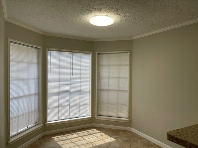 Building Photo - 3118 Redcliff Dr