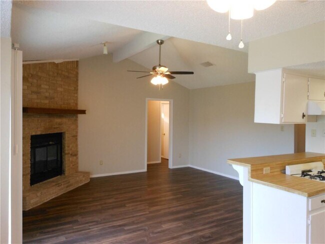 Building Photo - 602 Garden Path Dr