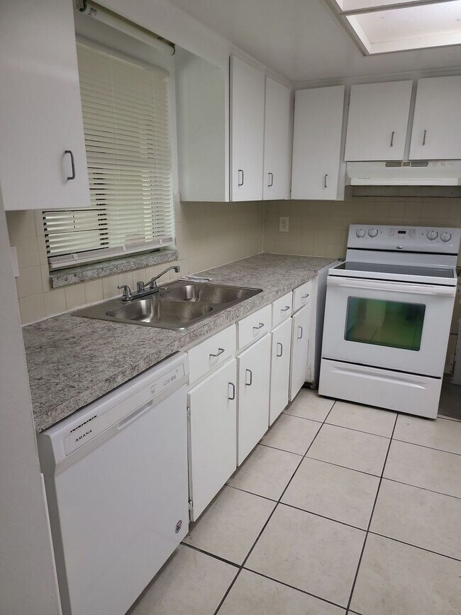Building Photo - 4741 Pilgrims Way