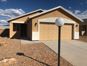 Building Photo - 2477 S Clovis Place-