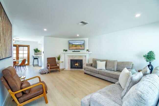Building Photo - 54200 Avenida Madero