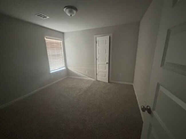 Building Photo - 4006 Lynford Ln