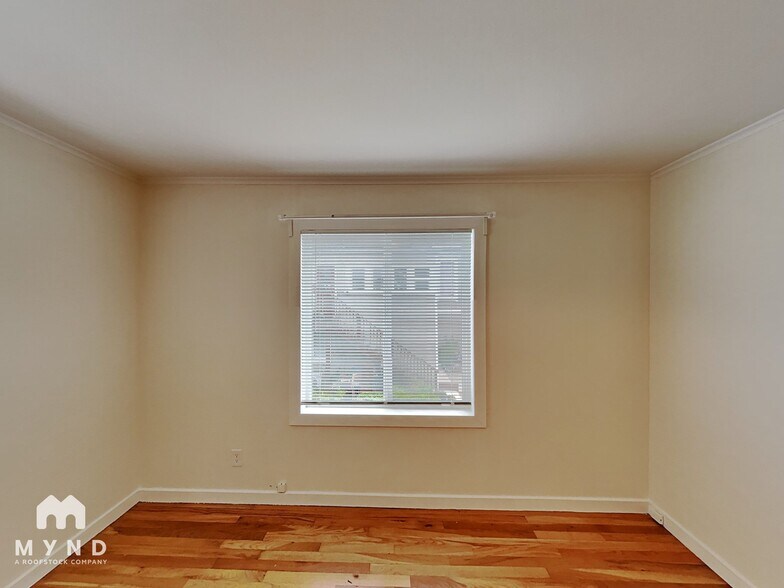 Building Photo - 2118 Roosevelt Ave